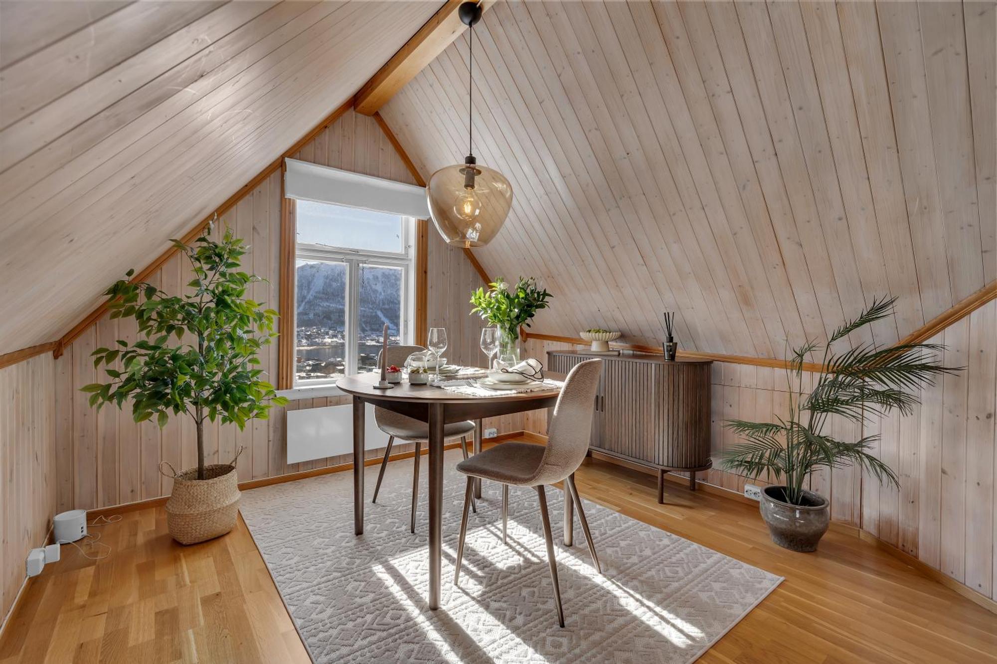 Cozy Central Loft Apartment With Amazing View Tromso Exterior photo